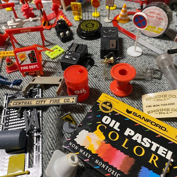 3,little Firehouses and small people! MODEL PARTS AND ITEMS galore!! - Picture 5 of 13